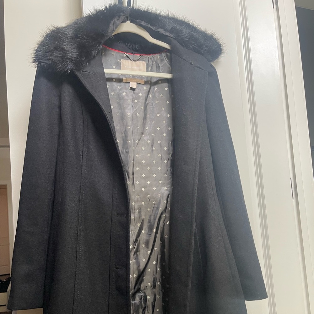 Banana republic coat. Fur detaches